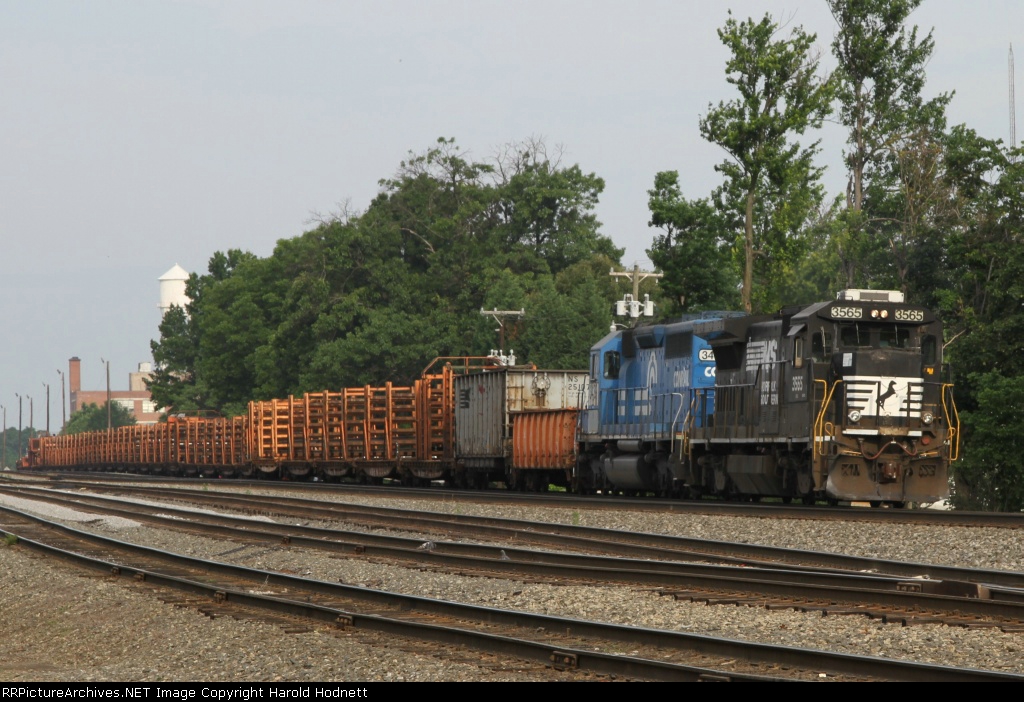 NS 3565 & 3439 lead train 93Q out of a siding onto track 2